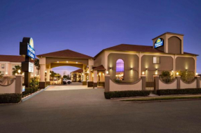 Days Inn & Suites by Wyndham Houston Hobby Airport
